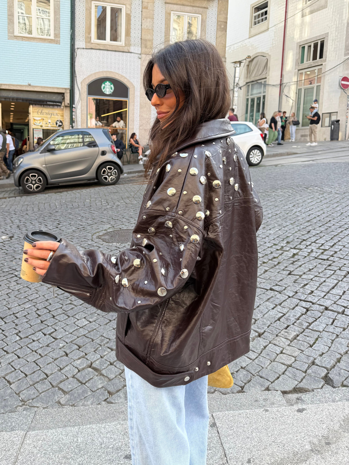 City | Chaqueta Marrón con Tachuelas