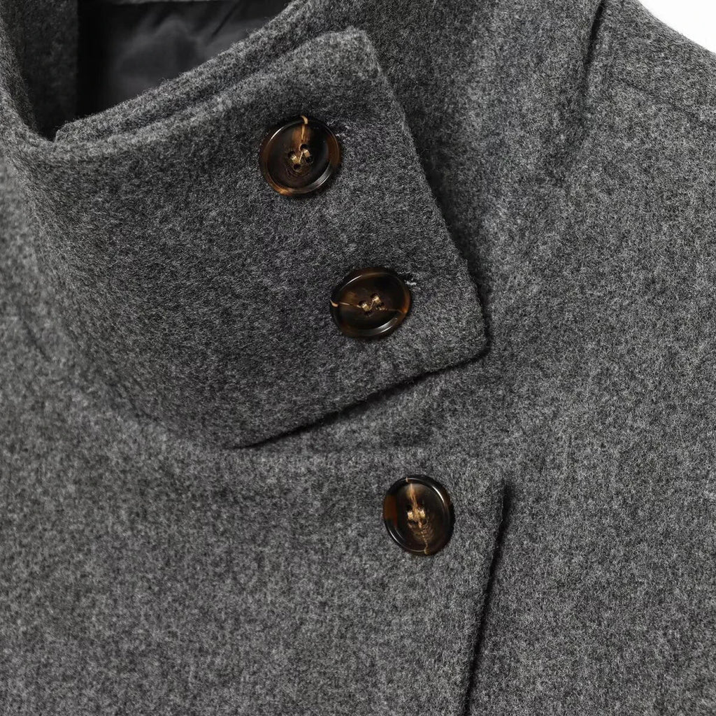 Abrigo Corto de Cuello Alto para Mujer | Chaquetón Efecto Paño con Botones Asimétricos