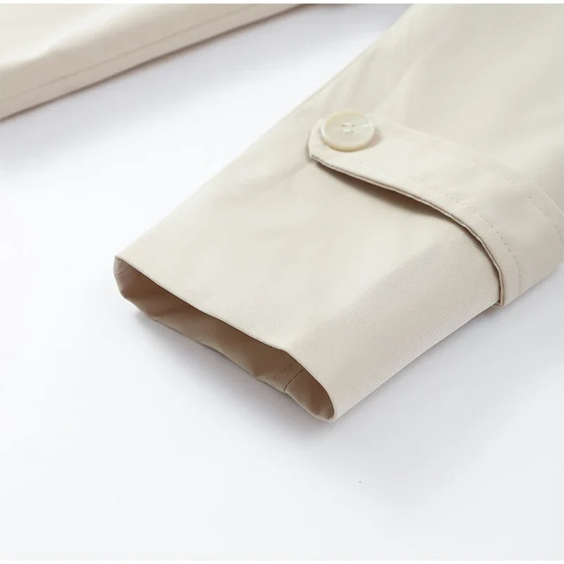 Gabardina Corta Cruzada | Hombros Estructurados y Cordón