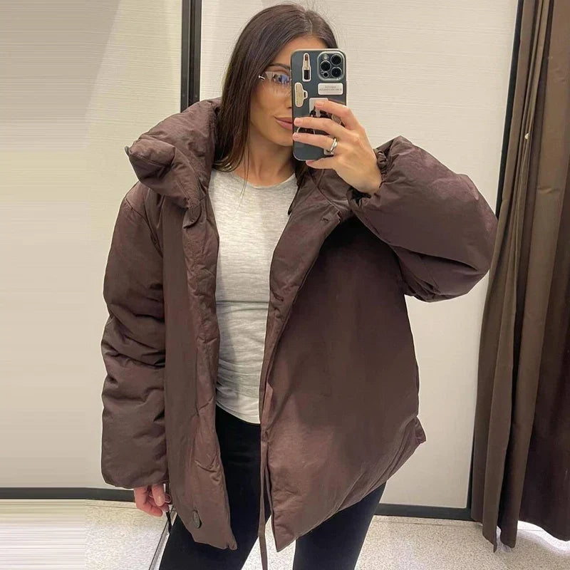 Chaqueta Acolchada Corta Marrón para Mujer | Chaquetón Cuello Alto con Cordón