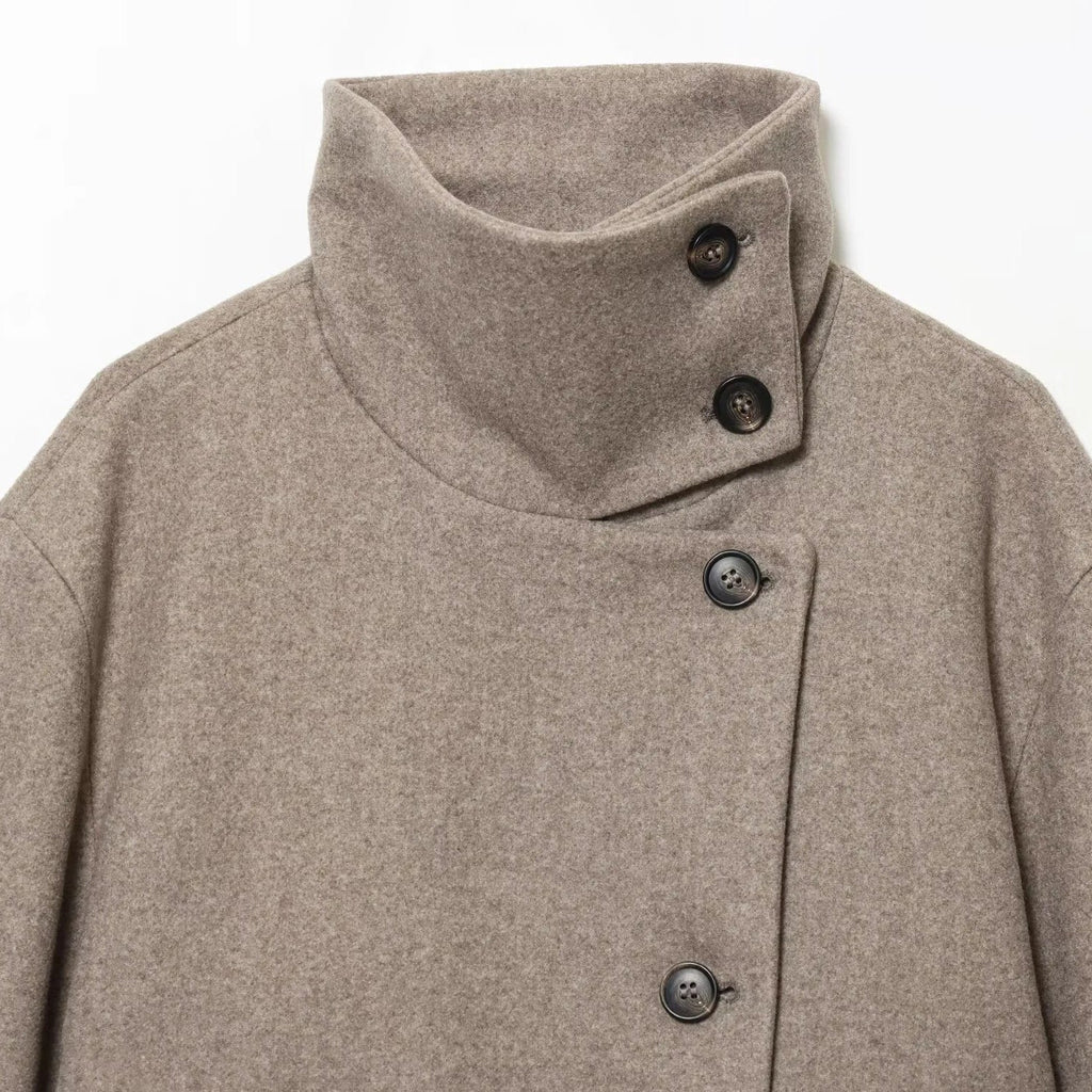 Abrigo Corto de Cuello Alto para Mujer | Chaquetón Efecto Paño con Botones Asimétricos