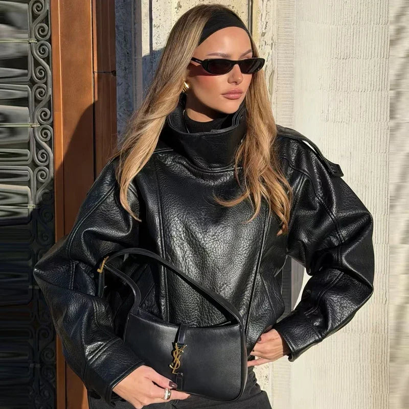 Chaqueta de Piel Sintética de Corte Amplio | Cazadora Motera de Cuello Alto