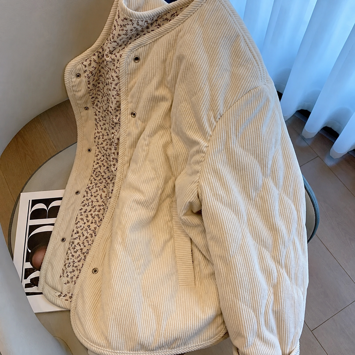 Chaqueta Acolchada para Mujer | Cazadora Guateada Beige con Forro Estampado