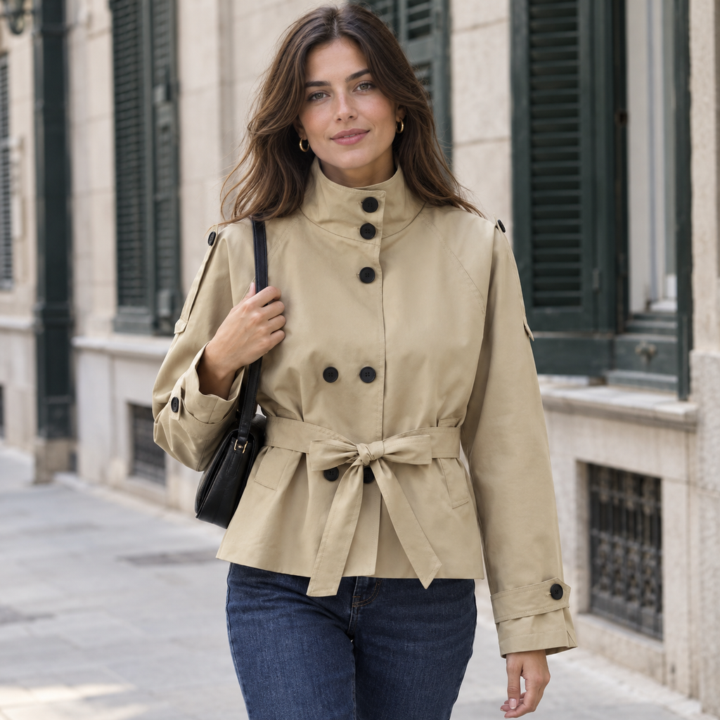 Gabardina Corta Cruzada | Cuello Alto y Cinturón
